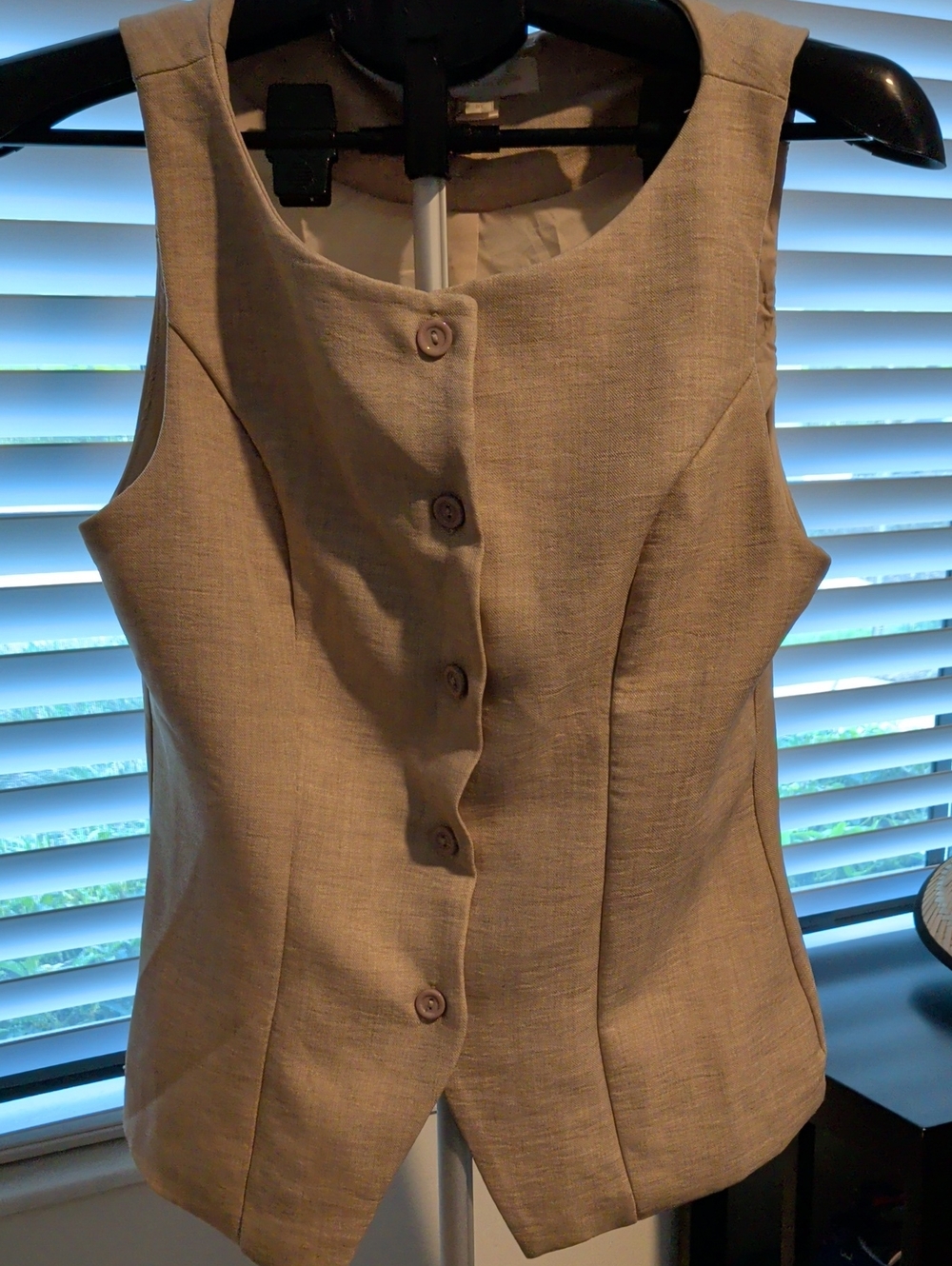 Sleeveless Button-Front Tailored Blouse in Light Beige